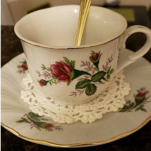 Vintage Lynns Fine China Teacup and Saucer with Gold Tone Spoon - Picture 7 of 12